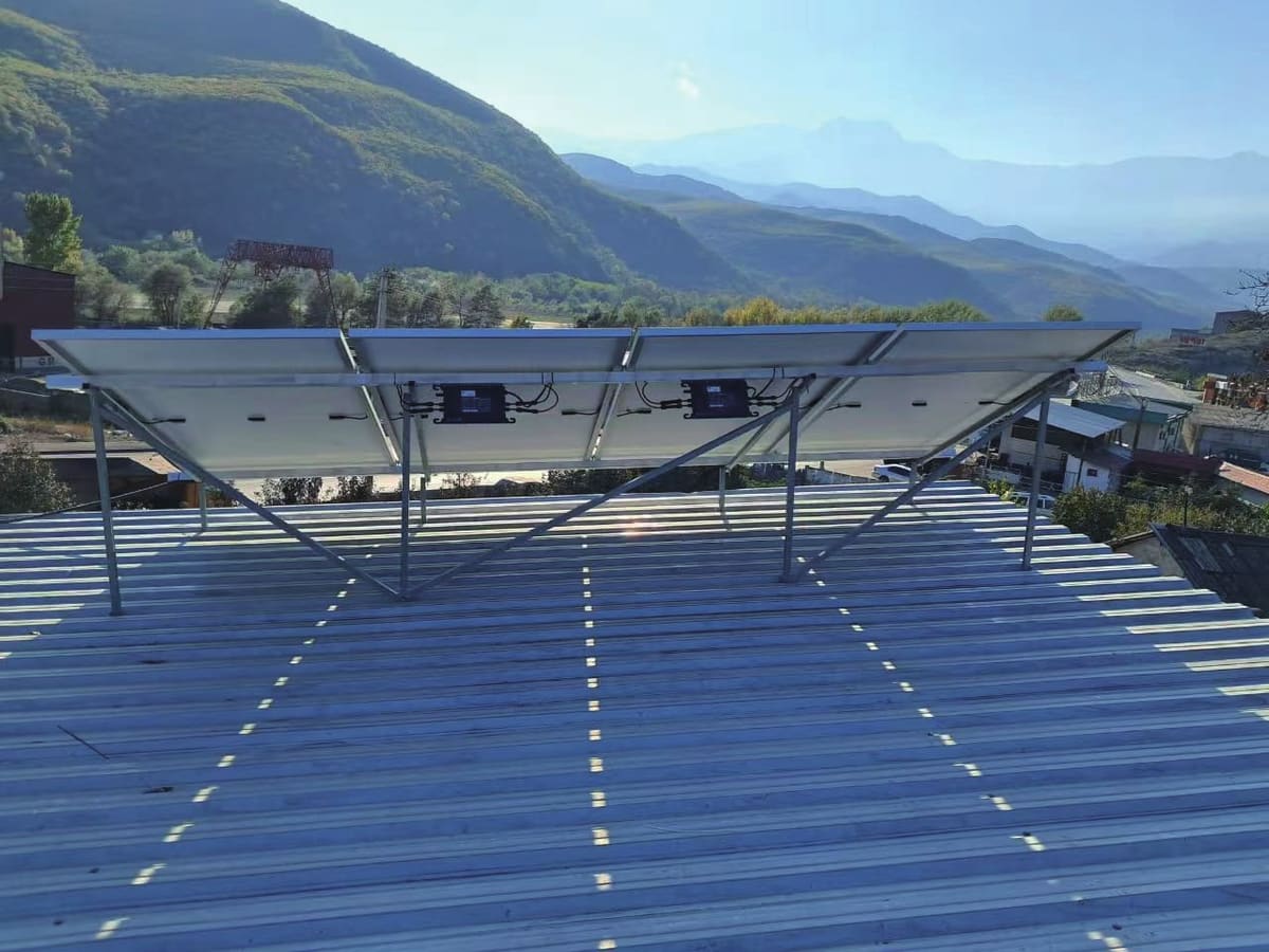 Flat-roof array on a commercial building