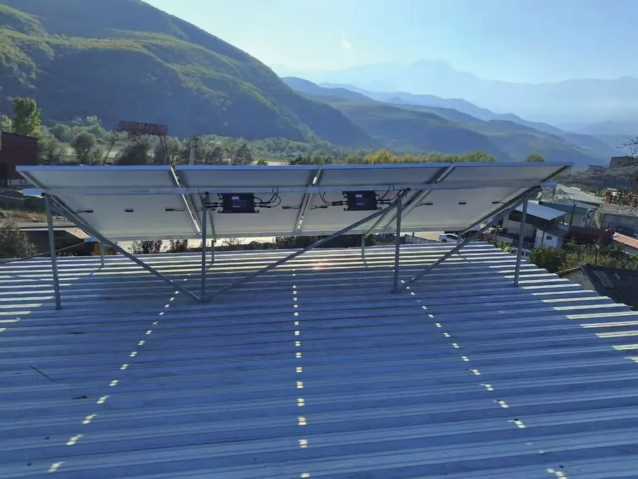 Flat-roof array on a commercial building